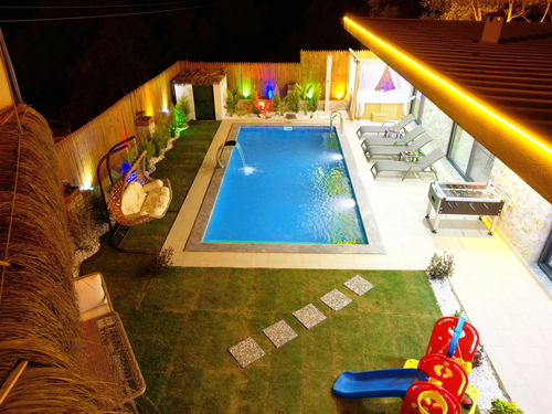  gece  -  Kasım
  | Kalkan Akbel'de Romantik Jakuzili Villa Tatili: Korunaklı Havuz ve Özel Anlar